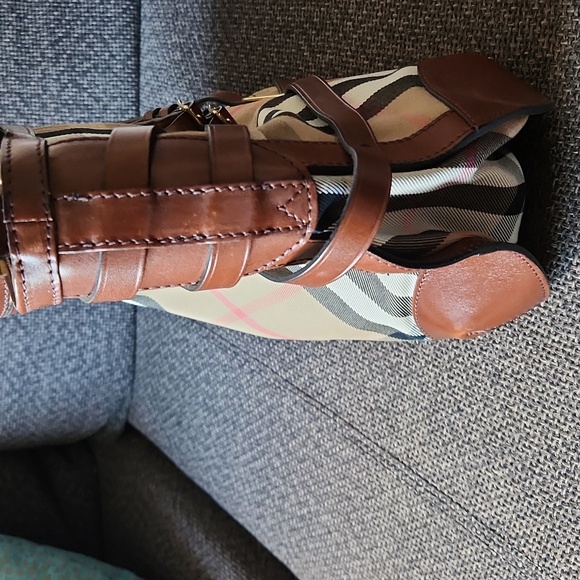 Burberry leather and Nova check purse - Picture 3 of 5